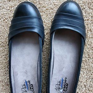 Life Stride velocity memory foam women's black flats shoes.